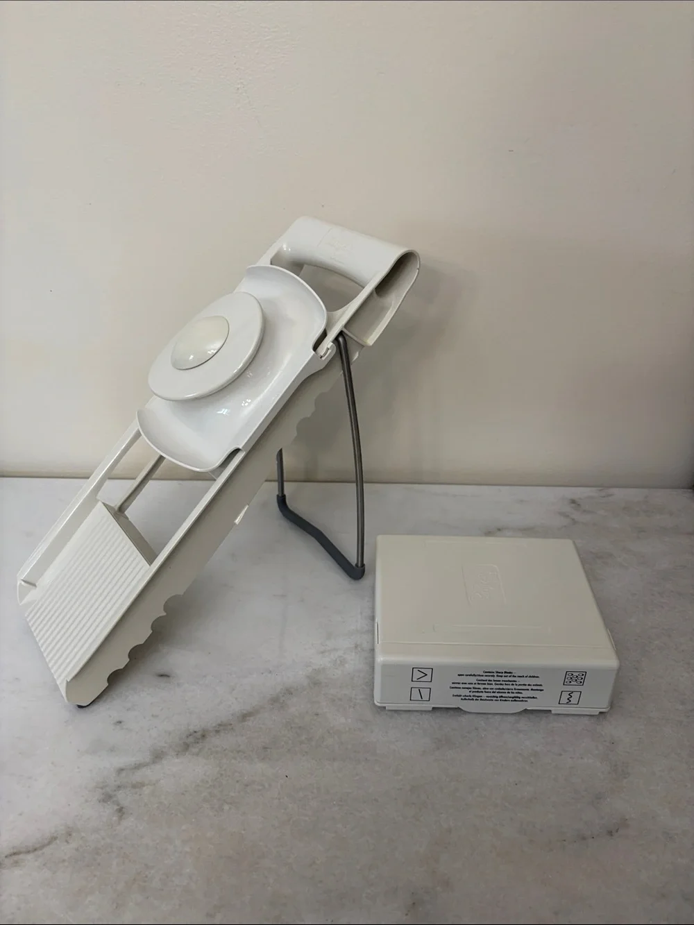 Pampered Chef Cream Ultimate Mandoline Tool Set with Interchangeable blades